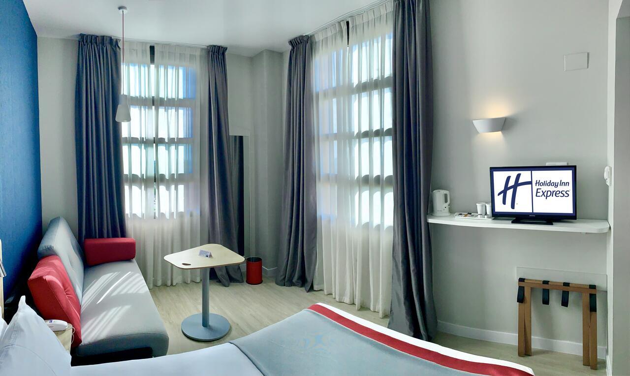 Holiday Inn Express Ciudad De Las Ciencias By Ihg Valencia Exterior photo