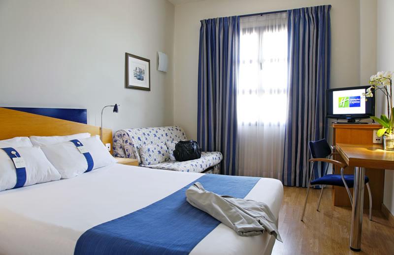 Holiday Inn Express Ciudad De Las Ciencias By Ihg Valencia Exterior photo