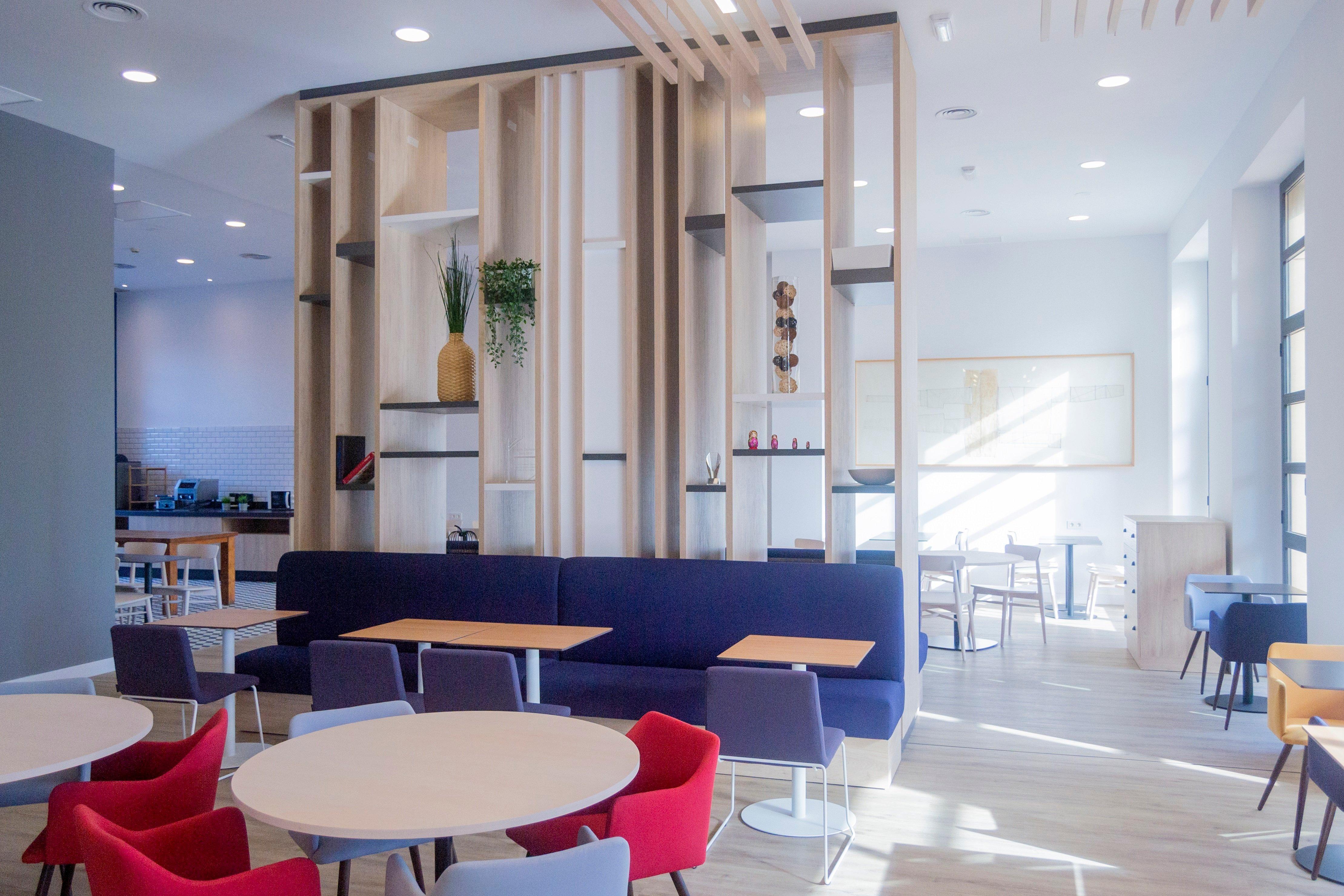 Holiday Inn Express Ciudad De Las Ciencias By Ihg Valencia Exterior photo