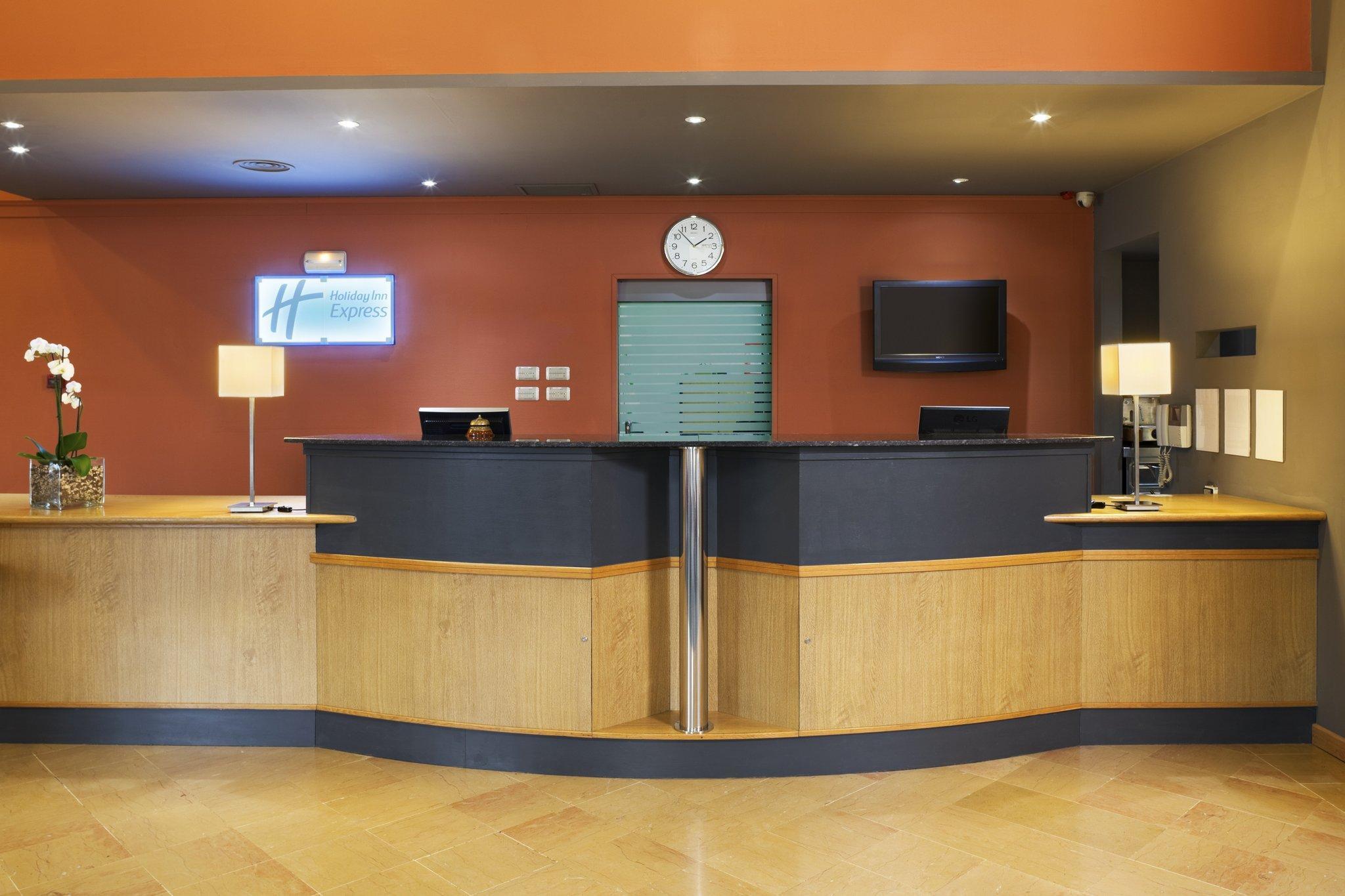Holiday Inn Express Ciudad De Las Ciencias By Ihg Valencia Exterior photo