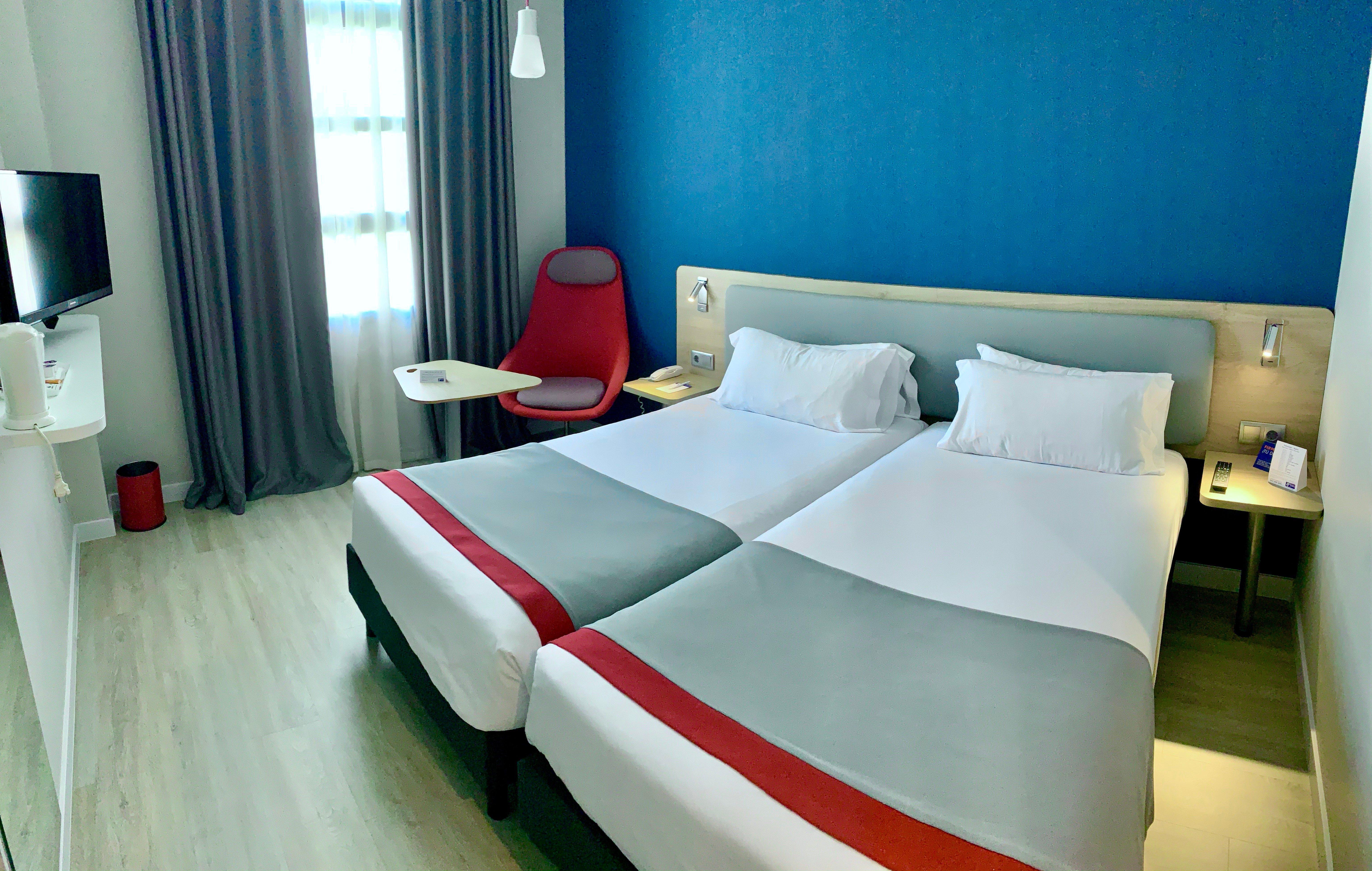 Holiday Inn Express Ciudad De Las Ciencias By Ihg Valencia Exterior photo