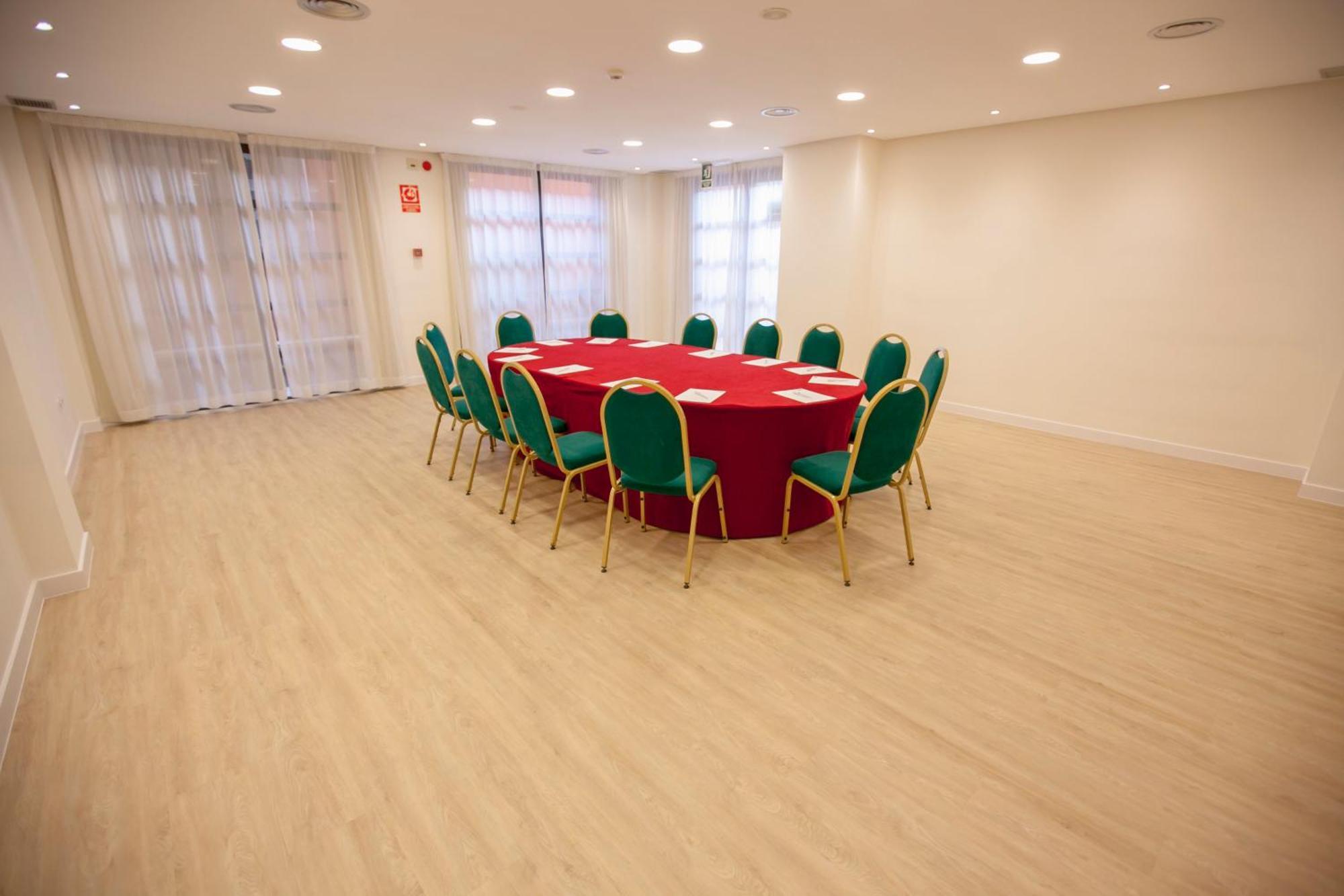 Holiday Inn Express Ciudad De Las Ciencias By Ihg Valencia Exterior photo
