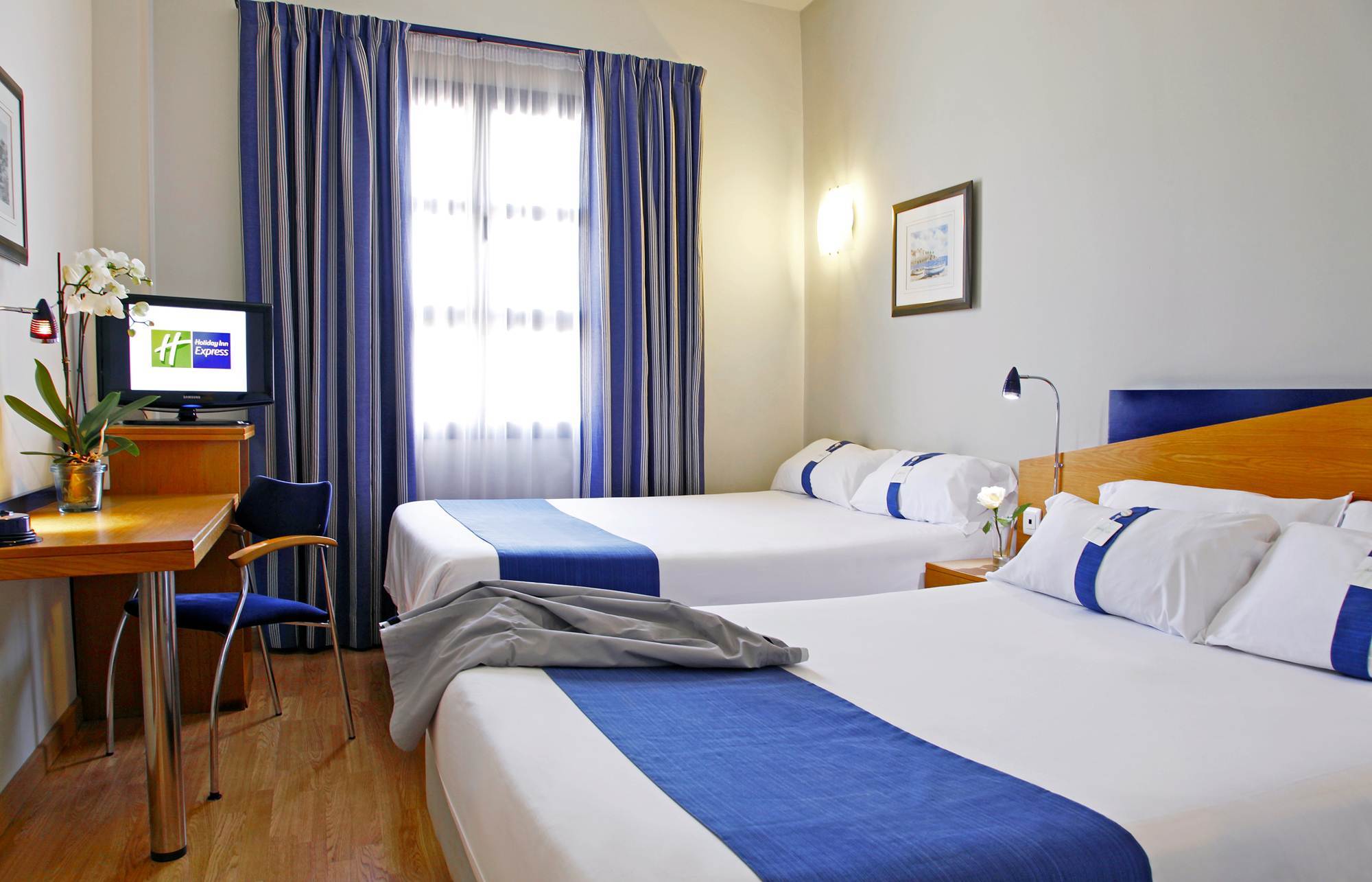 Holiday Inn Express Ciudad De Las Ciencias By Ihg Valencia Room photo